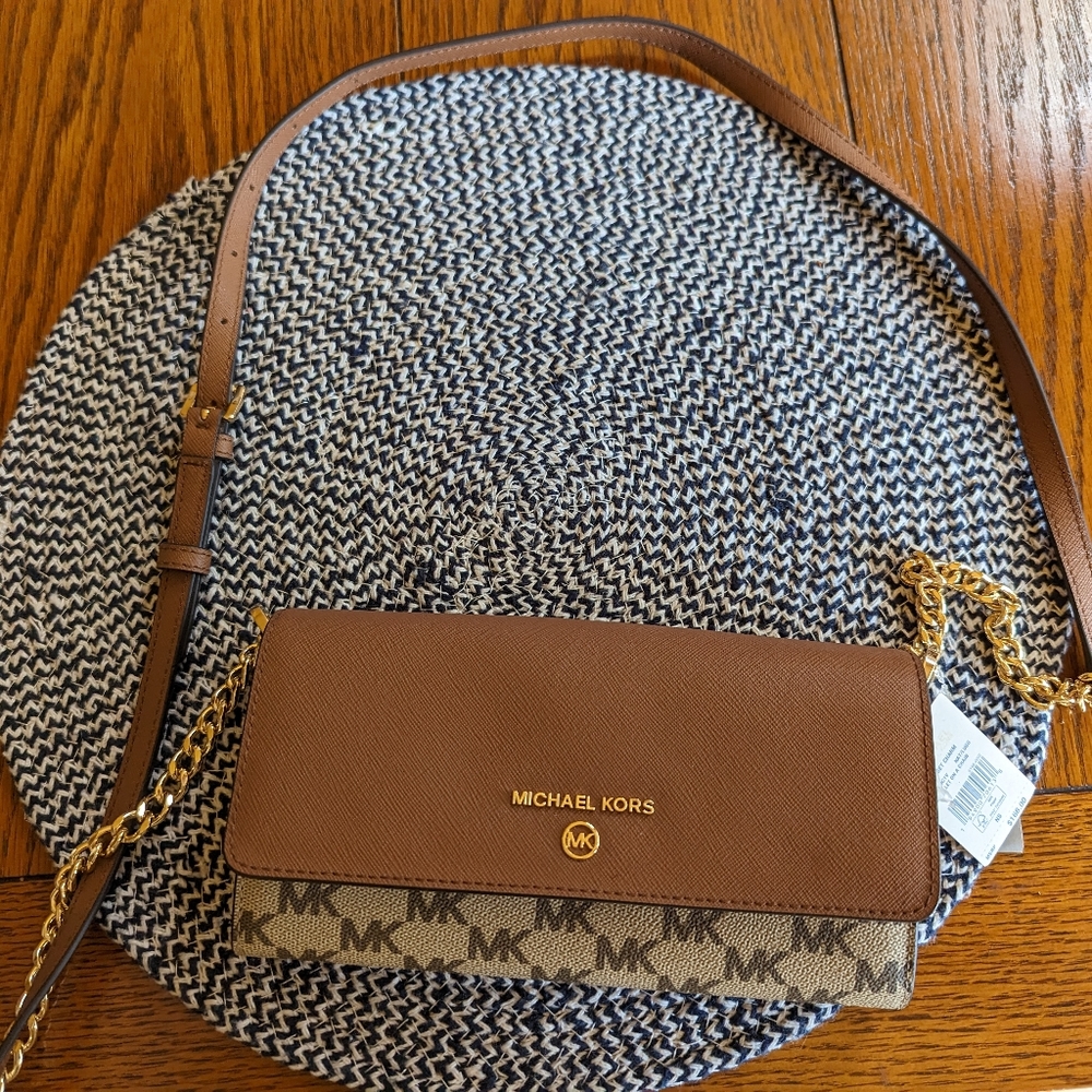 Michael kors jet set charm wallet crossbody